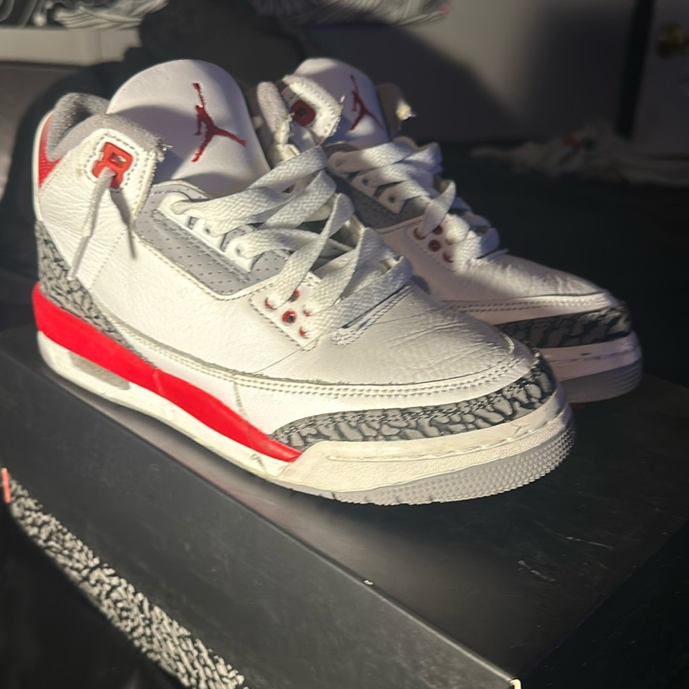 retro Jordan 3 fire red